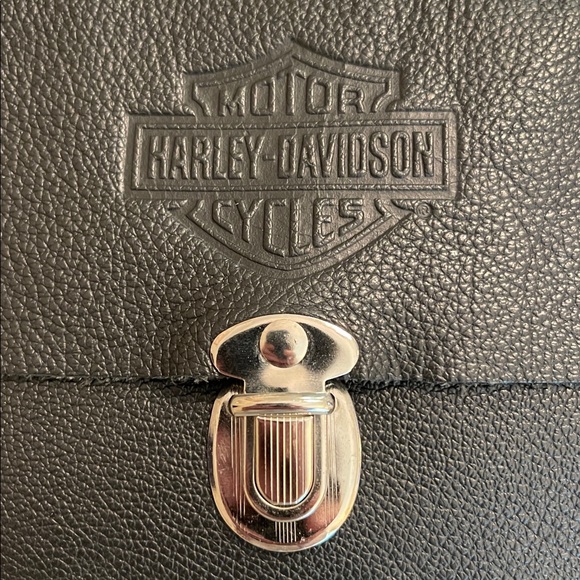 Harley Davison Black Leather Crossbody Bag with Silvertone Chain - Picture 10 of 17